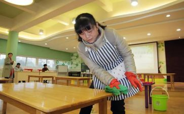 2022年幼儿园小班保育员工作计划7篇