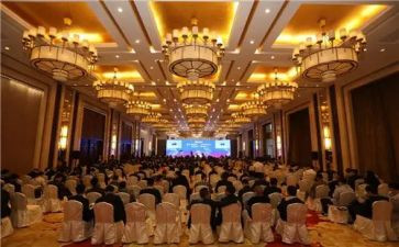 企业年会讲话稿8篇